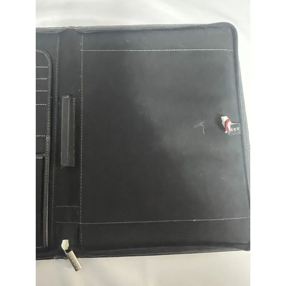 Leed's‎ Tablet Case
